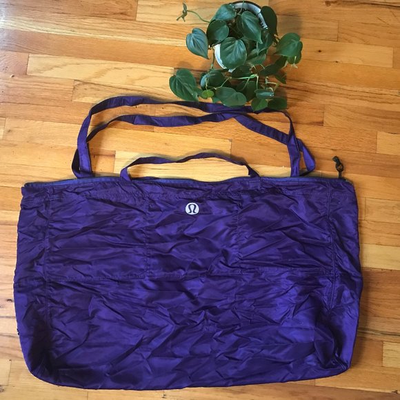 lululemon athletica Handbags - Lululemon yoga/ duffle bag